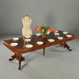 Antieke tafel / Duitse coulissentafel ca. 1875 in  noten met wortelnoten tot 2,87 m. lang. (No.110556)