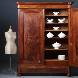 Antieke kasten / Grote tweedeurs strakke kast ca. 1850 mahonie met bloemmahonie (No.752833)