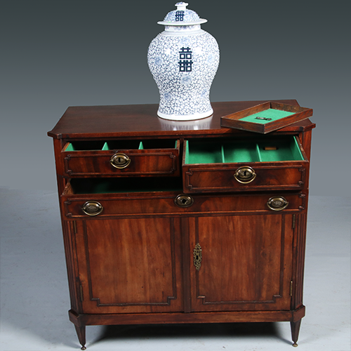 Hollandse Louis Seize penantkast ca 1790 met drie laden en twee deuren (No.301850)