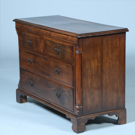 Strakke stoere ladenkast op bracket feet mooie patina  afgeronde hoekstijlen (No.391110)