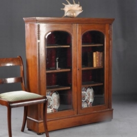 Antieke kast /  Victoriaanse  2-deurs boekenkast / servieskast in mahonie ca. 1890 facet geslepen (No.672021)