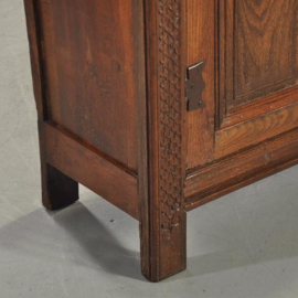 Antieke kast / Brabandse tweedeurskastje ca. 1690 in eikenhout (No.200841)