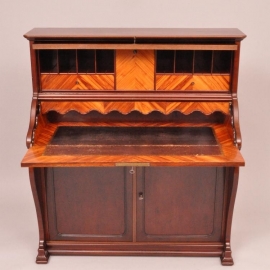 Antieke bureaus / Hollands pianovormig bureau ca. 1850 mahonie met rozenhout (No.473101)