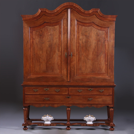 Majestueus kruisvoet kabinet met gewelfde kroon in noten met mahonie visgraat ca 1720 (No.991940)