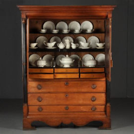 Antieke kast / Doorleefd Hollands kabinet met uitzonderlijke doorlopende zuilen  ca. 1815 (No.520415)