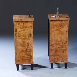 Stel van 2 blonde nachtkastjes zeer strak Biedermeier berkenwortel ca 1825 (No.231630)