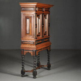 Antieke kast / Rariteitenkabinet 17e eeuws in palissander met ebben hout op authentiek onderstel (No.522361)