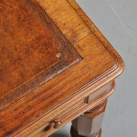 Antieke bureaus / Partner schrijftafel met oud leer ca. 1865 notenhout (No.460250)