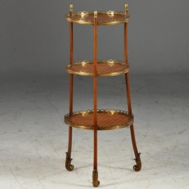 Antieke bijzettafels / Frankrijk, geparketeerde etagère  ca. 1850  met brons en inlegwerk. (No.632451)