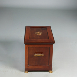 Wijnkoeler of cellarette in mahonie met brons verguld beslag Empire stijl door Pander en Zn ca 1900 (No.461520)
