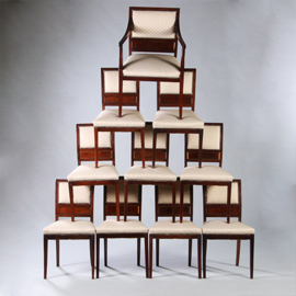 Stel van 10 directoire stoelen in hiërarchische maten incl nieuwe bekleding naar wens  (No.211745)