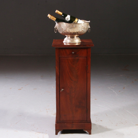 Mahonie nachtkastje zo strak belijnd als een sokkel Biedermeier ca 1820 (No.630947)