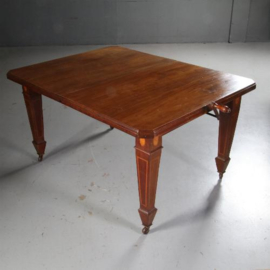 Antieke tafel / Mahonie windout table ca. 1890 met slinger en 2 extra bladen in oude kleur (No.581654)