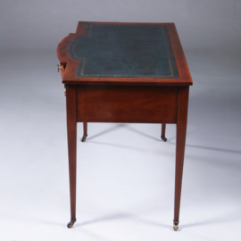 Damesbureau op ranke pootjes en ingelegd met donkerblauw leer ca 1890 (No.222180)