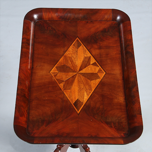 Willem III bijzettafeltje ca 1860 met opstaande rand ingelegd met een marqueterie ruit (No.300220)