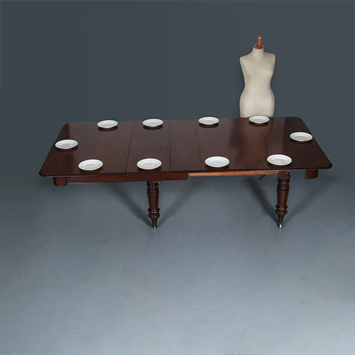 Lange brede eetkamertafel of vergadertafel tot 2.7 m. voor 14 familieleden of 10 collega's (No.303015)