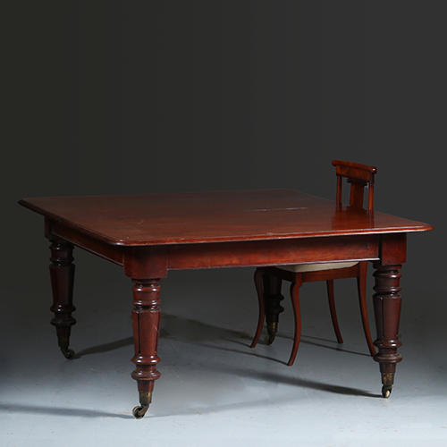 Lange brede eetkamertafel of vergadertafel tot 2.7 m. voor 14 familieleden of 10 collega's (No.303015)