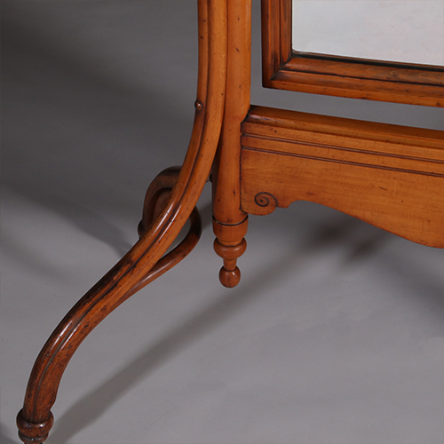 Uiterst elegante passpiegel in blond notenhout ca 1895 facet geslepen (No.311415)