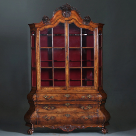 Groot Wortelnoten porseleinkast ca 1755 Hollands Rococo  (No.271740)