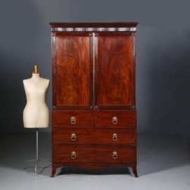 Antieke kast /  Mahonie Regency kabinet in mahonie met brons (No.771749)