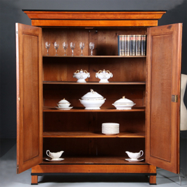 Kersenhouten 2-deurskast met ingelegde sluitlijst en gezwarte profielen ca 1870 (No.211770)