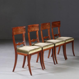 Antieke eetkamerstoelen / Stel van 4 Hollandse sabelpoot stoelen ca. 1810 incl. stoffering naar wens (No.820868)
