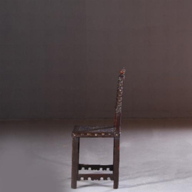 Antieke stoelen / Eikenhouten Spaanse stoel ca. 1800 met gepreegd lederen zitting (No.651512)