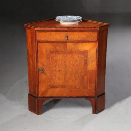 Antieke kast / klein Hollands directoire hoekkastje ca. 1800 noten met o.a. ebben en satijnhout (No.662714)
