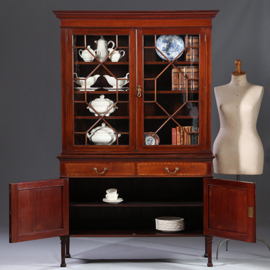 Antieke servies of boekenkast gestempeld Maple and Co ca. 1890 Engeland (No.910825)