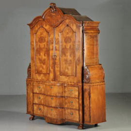 Antieke kast / Uitzonderlijk Hollands barok 4-deurs kabinet ca. 1735 in blond (wortel)notenhout (No.351051)