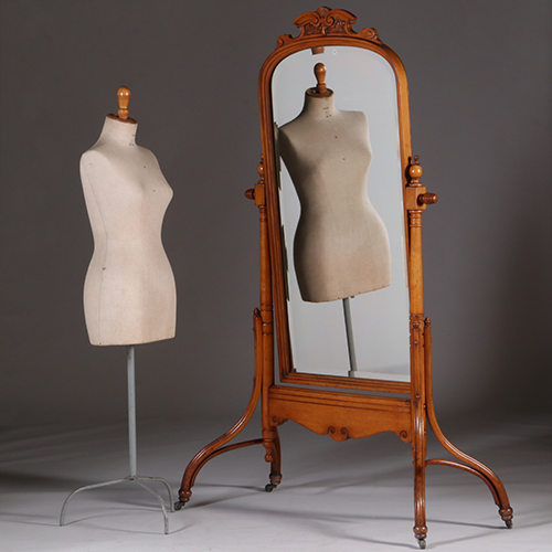 Uiterst elegante passpiegel in blond notenhout ca 1895 facet geslepen (No.311415)