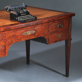 Chique Napoleon III bureau plat ca 1870 Thuyawortel en goud gestempeld  leer (No.283045)