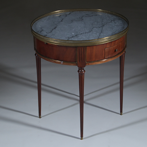 Bouillotte tafel met twee laden en twee tirettes ca 1910 bronzen randje (No.301805)