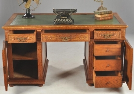 antieke bureaus / Heren bureau Historisme 1875 met groen ingeleld schrijfblad en veel laden (No.592301)