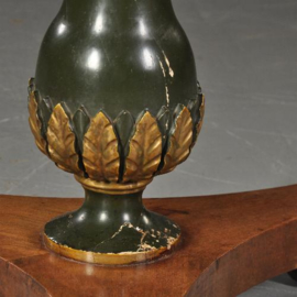 Antieke bijzettafels / Doorleefde salontafel in mahonie groen en goud Ca. 1840 (No.460243)
