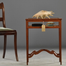 Antieke kast  / kleine Engelse notenhouten  tafelvitrine of verzamelaarsdroom  op tapsepootjes met inlegwerk ca. 1890  (No.602038)