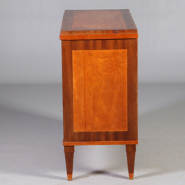 Rijk en contrasterend ingelegde  commode in Neoclassicistische stijl 1900  (No.941855)