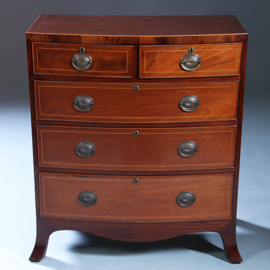 Commode met gebogen front bronzen ladentrekkers en ingelegde biezen ca 1830 (No.222115)