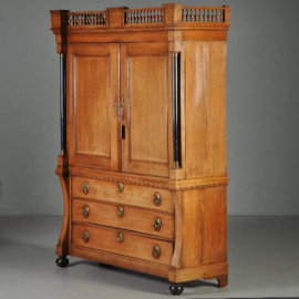 Antieke kast / Hollands Empire of "Hekjeskabinet" ca. 1810  met zwarte zuilen en het oorspronkelijk beslag  (No.301716)