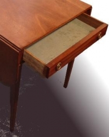Antieke tafel / Engelse Pembroke table met lade ca. 1850 (No.8506)
