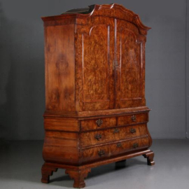 Antieke kast / Vroeg 18e eeuws rococo kabinet ca. 1740 in wortelnoten (No.662718)