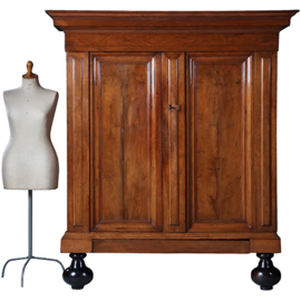 Pastoorskast ca 1790 in zeer mooie oude kleur en uitstraling [No.231640)