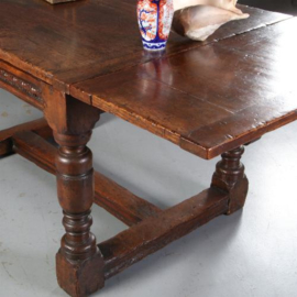 Antieke tafel / 17e eeuwse trektafel als schrijftafel of eetkamertafel ca. 1625 in eikenhout (No.581656)