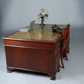 Engels partnerbureau in mahonie ca 1890 met goud gestempeld groen leer (No.401755)