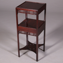 Etagiere nachtkastje Engelse bedside tabel of nightstand in mahonie met lade ca 1820 (No.452430)