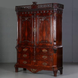 Antieke kast / Hollands Louis Seize / neoclassicistisch   garderobe kabinet met roede en haken ca. 1790 (No.680121)