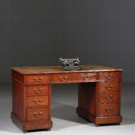 Antieke bureaus / Engels bureau ca. 1890 met 9 laden en groen lederen inleg (No.800461)