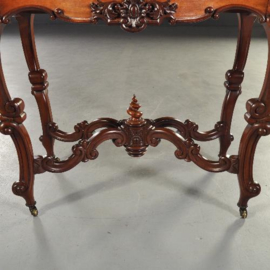 Antieke kaptafels / Zeer feestelijke en  welderig gevormde Hollandse Willem III kaptafel ca. 1870 (No.181443)