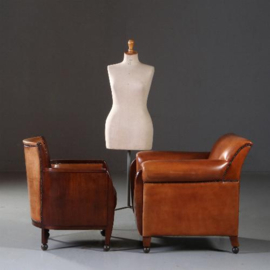 Antieke fauteuils / Grote  Art Deco clubfauteuil in notenhout en leer ±1915 (No.840625)