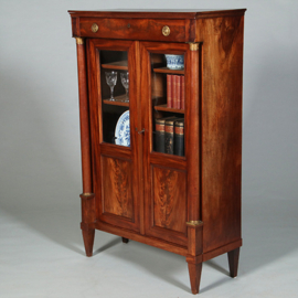 Kleine Empire boekenkast ca 1815 in mahonie met bloemmahonie (No.452455)